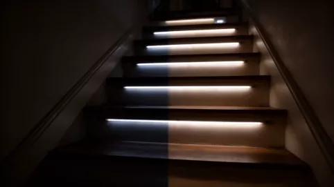 Jak podłączyć oświetlenie schodowe