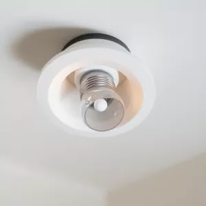 Jak wyjąć żarówkę LED z oprawki