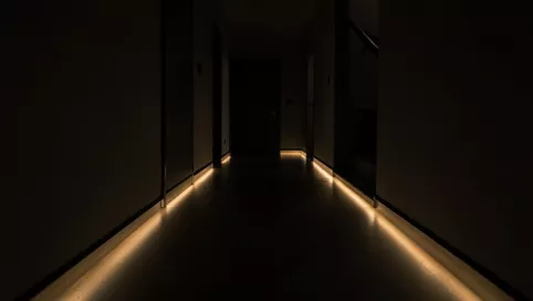 oświetlenie przypodłogowe korytarz