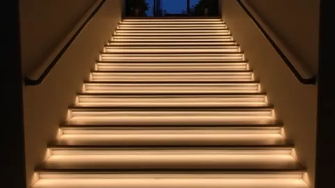 Oświetlenie schodów bez kabli