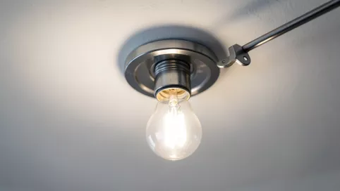 wymiana żarówki gu10 w oprawie sufitowej