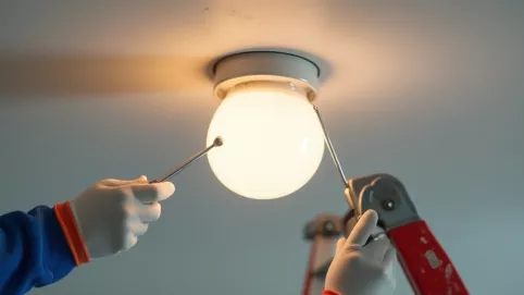 Wymiana żarówki jak wyjąć oprawę halogenową z sufitu