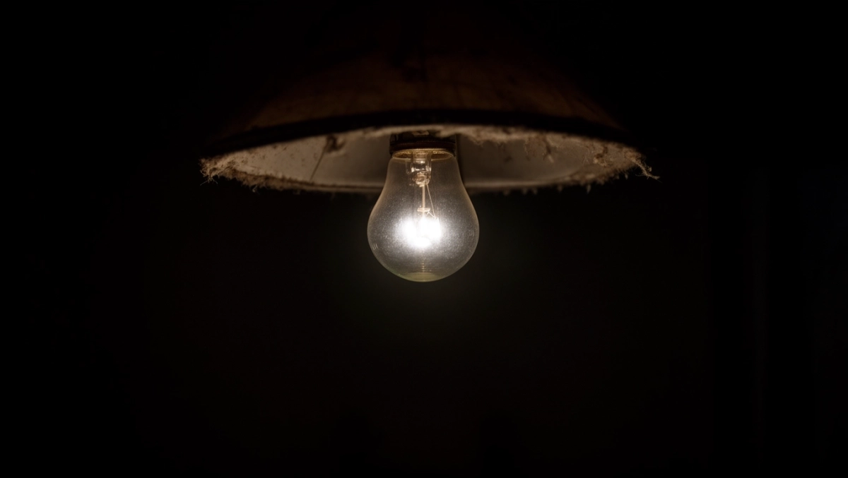 Świecąca żarówka bez prądu